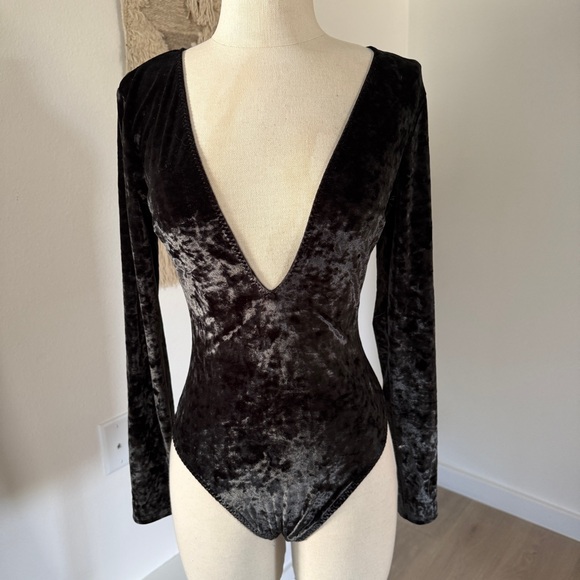 Victoria's Secret Black Velvet Plunging Neckline Body Suit XS/S - Picture 2 of 6